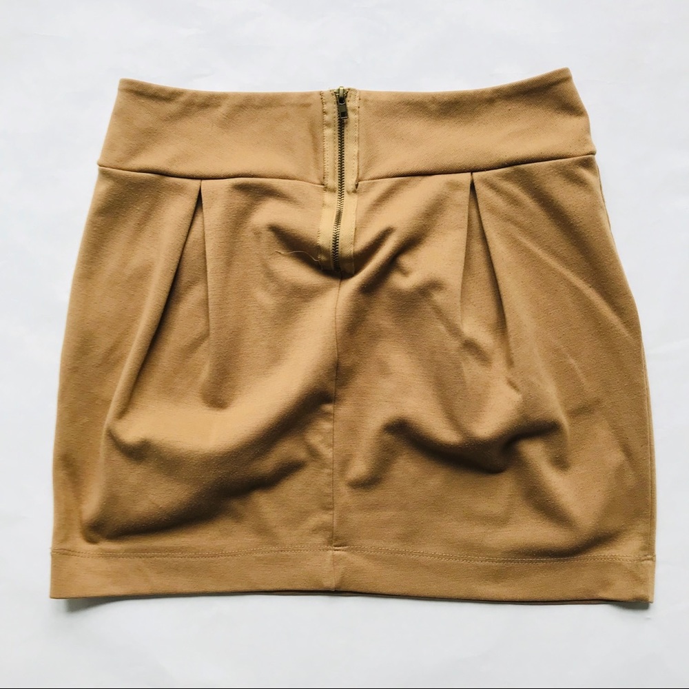 💚STRAWBERRY Pleated Khaki Mini Skirt with Pockets - Picture 3 of 8